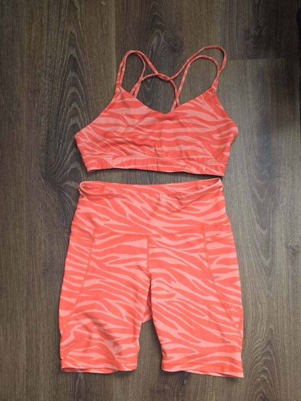 Old Navy Powersoft Workout Set Neon Orange Zebra Bra & Shorts Size L EUC